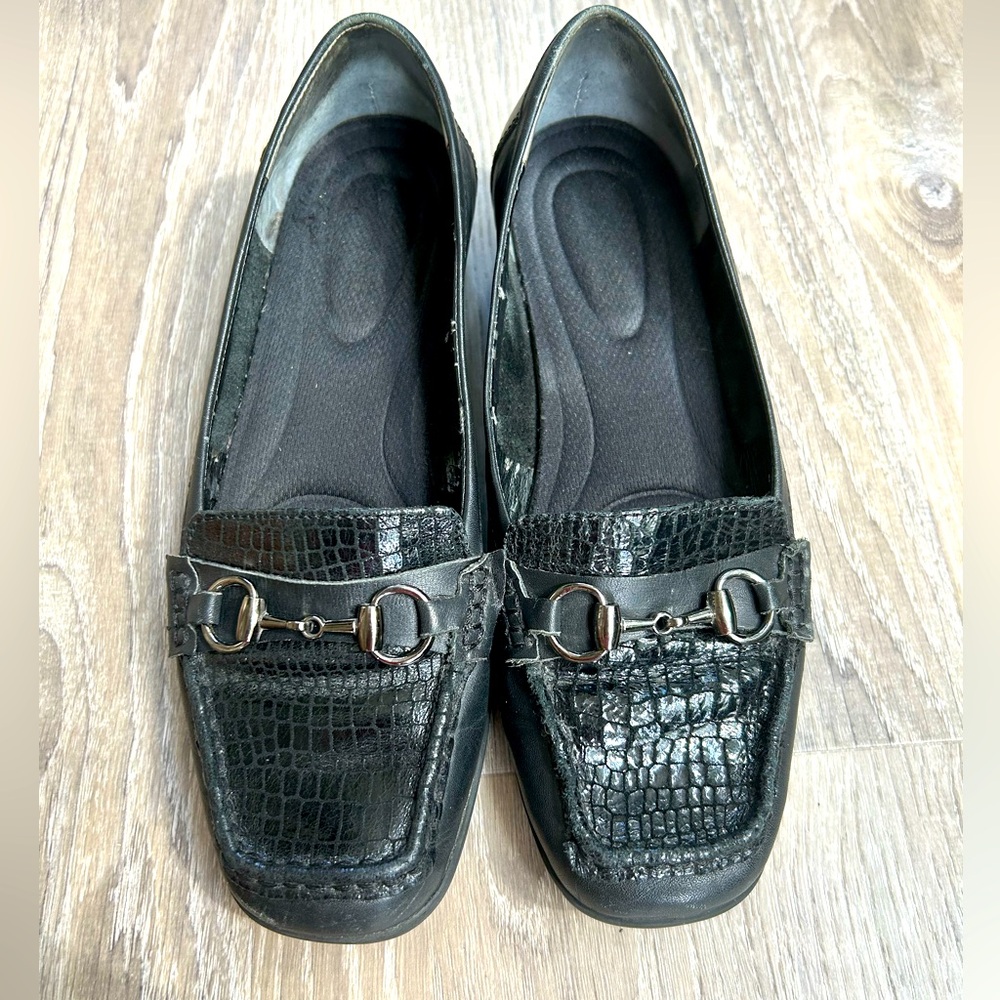 Easy Spirit Black Croc-Embossed Loafers